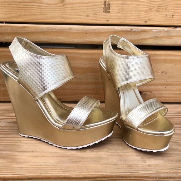 Steve Madden Shoes - Steve Madden Gold Platform Wedges